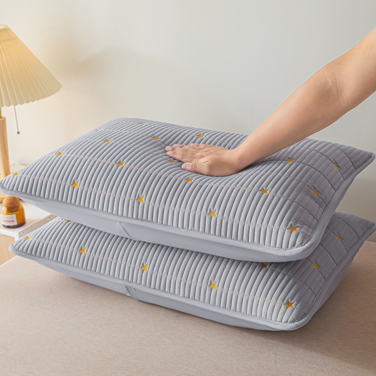 91家纺网 家纺一手货源 找家纺 芬晴家纺 2025新款防水枕套-繁星-爱心-简爱-空间 繁星-星灰