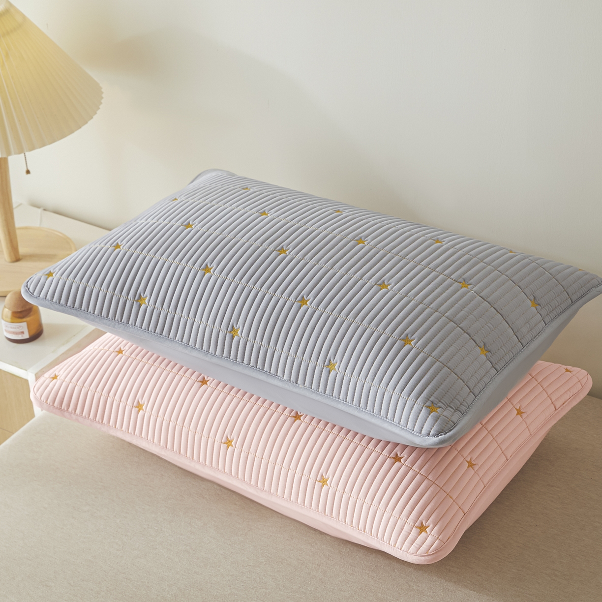 91家纺网 家纺一手货源 找家纺 芬晴家纺 2025新款防水枕套-繁星-爱心-简爱-空间 繁星-灰+粉