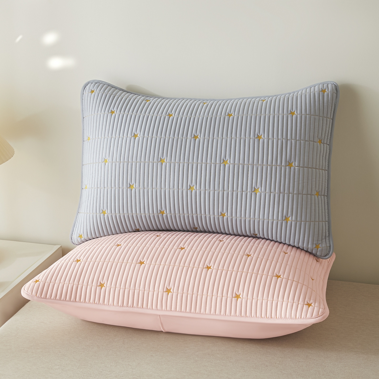 91家纺网 家纺一手货源 找家纺 芬晴家纺 2025新款防水枕套-繁星-爱心-简爱-空间 繁星-灰+粉