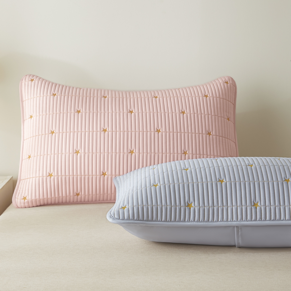 91家纺网 家纺一手货源 找家纺 芬晴家纺 2025新款防水枕套-繁星-爱心-简爱-空间 繁星-灰+粉