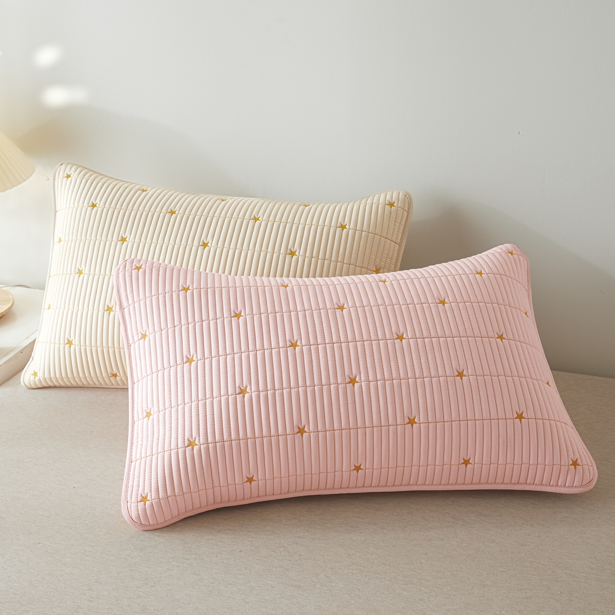 91家纺网 家纺一手货源 找家纺 芬晴家纺 2025新款防水枕套-繁星-爱心-简爱-空间 繁星-卡其+粉