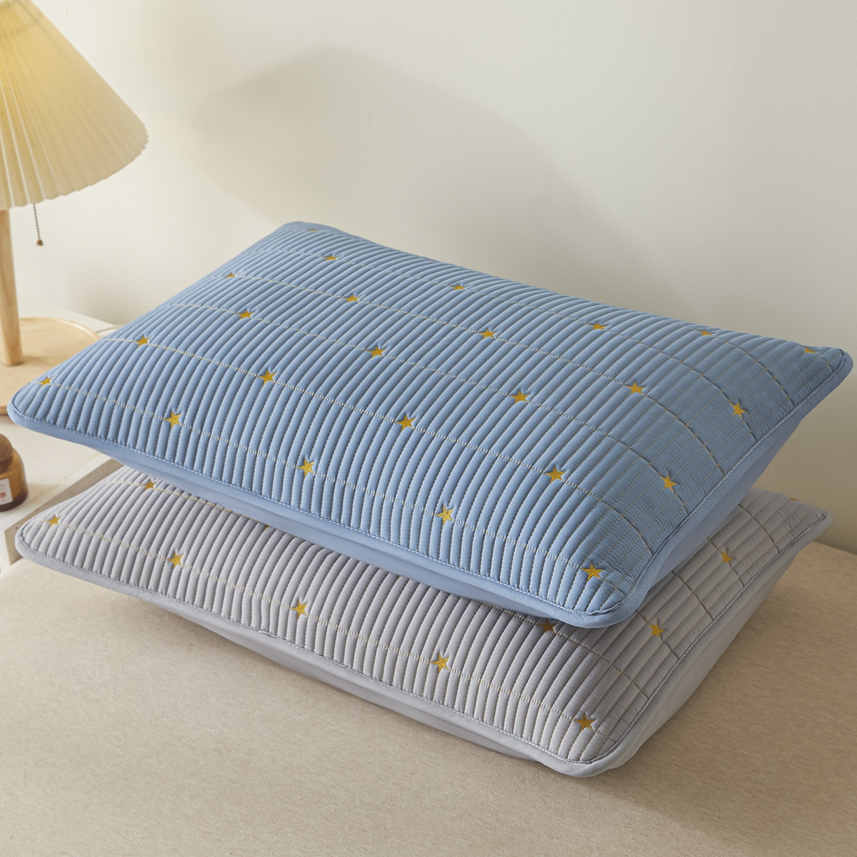 91家纺网 家纺一手货源 找家纺 芬晴家纺 2025新款防水枕套-繁星-爱心-简爱-空间 繁星-蓝+灰