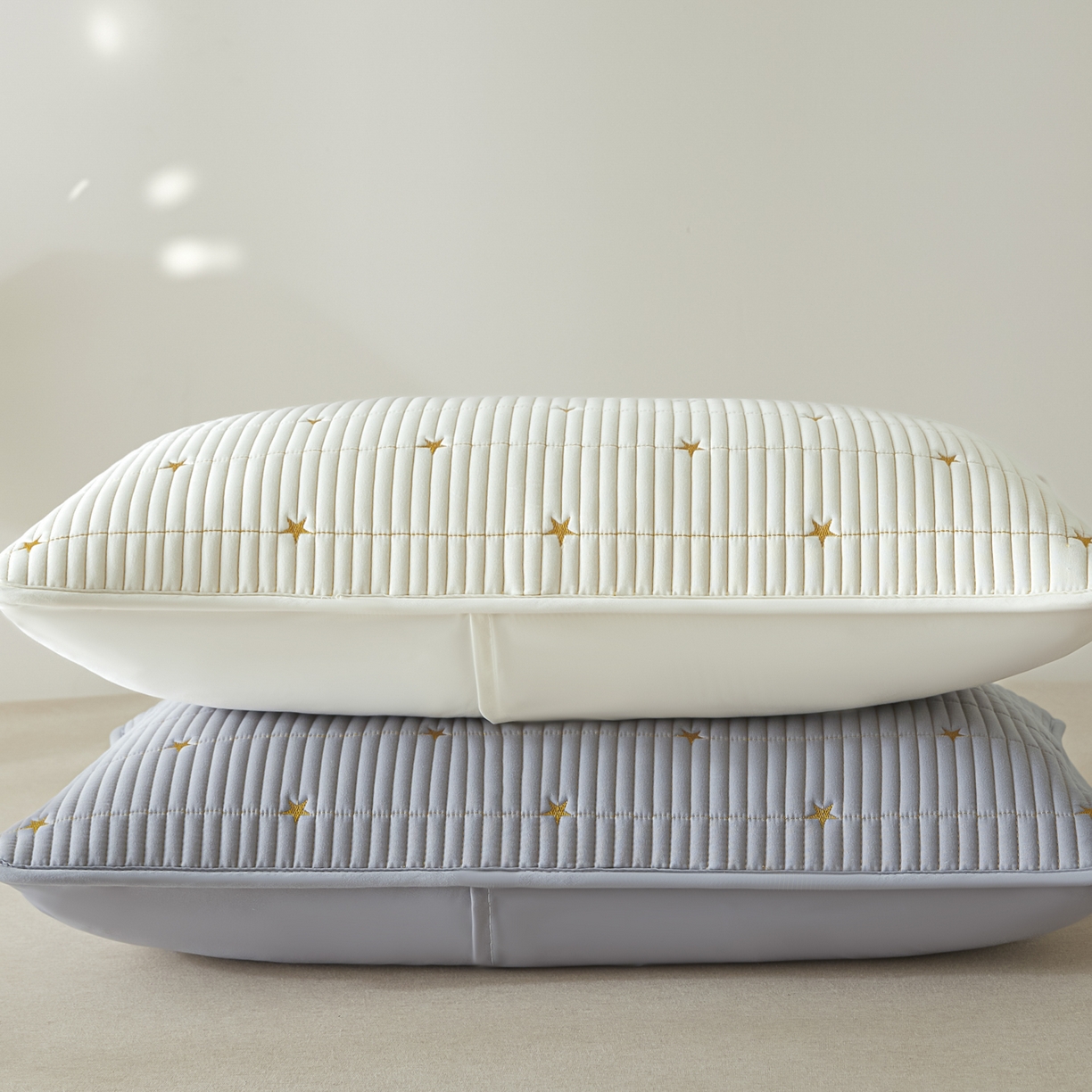 91家纺网 家纺一手货源 找家纺 芬晴家纺 2025新款防水枕套-繁星-爱心-简爱-空间 繁星-米白+灰