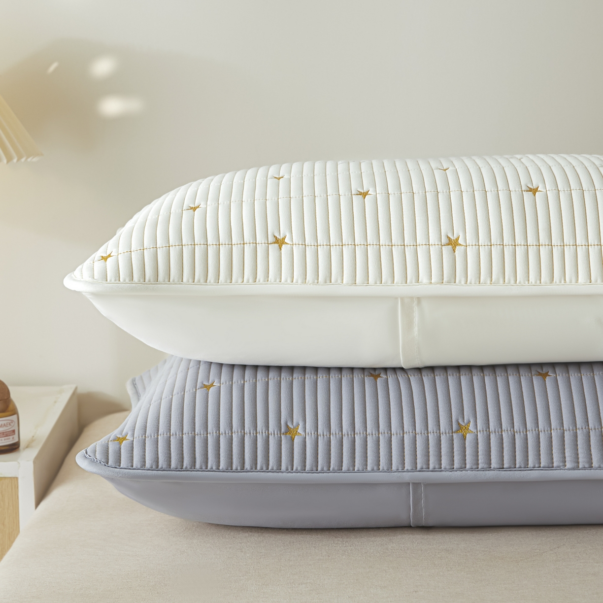 91家纺网 家纺一手货源 找家纺 芬晴家纺 2025新款防水枕套-繁星-爱心-简爱-空间 繁星-米白+灰