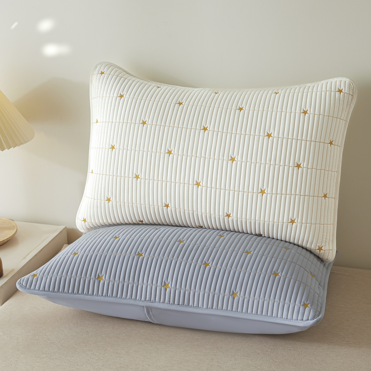 91家纺网 家纺一手货源 找家纺 芬晴家纺 2025新款防水枕套-繁星-爱心-简爱-空间 繁星-米白+灰