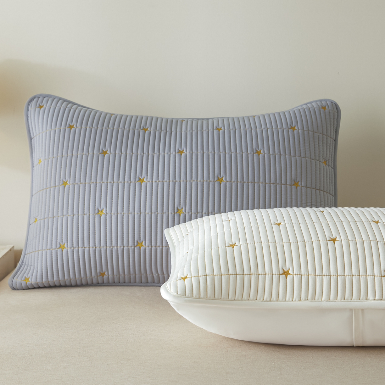 91家纺网 家纺一手货源 找家纺 芬晴家纺 2025新款防水枕套-繁星-爱心-简爱-空间 繁星-米白+灰