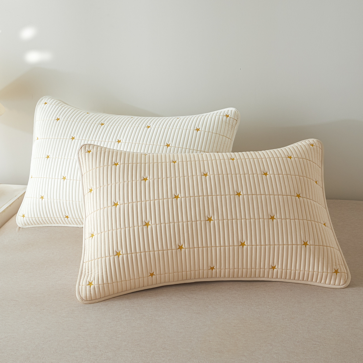 91家纺网 家纺一手货源 找家纺 芬晴家纺 2025新款防水枕套-繁星-爱心-简爱-空间 繁星-米白+卡其