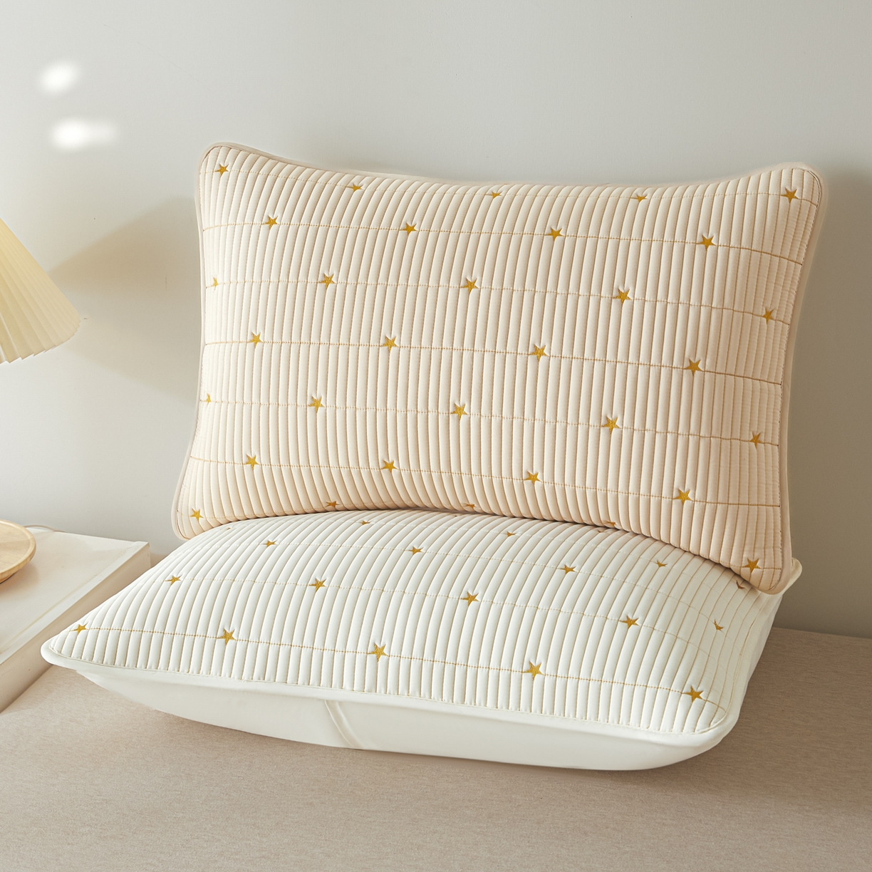 91家纺网 家纺一手货源 找家纺 芬晴家纺 2025新款防水枕套-繁星-爱心-简爱-空间 繁星-米白+卡其