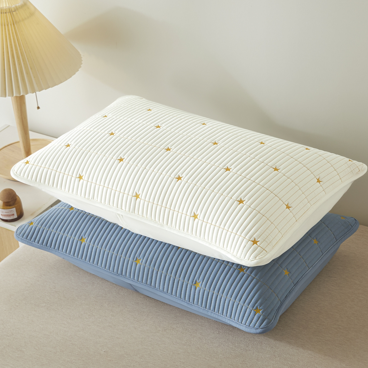 91家纺网 家纺一手货源 找家纺 芬晴家纺 2025新款防水枕套-繁星-爱心-简爱-空间 繁星-米白+蓝