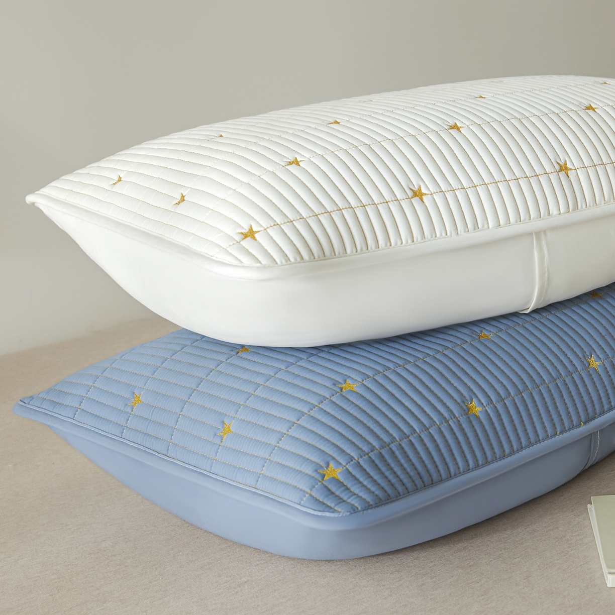 91家纺网 家纺一手货源 找家纺 芬晴家纺 2025新款防水枕套-繁星-爱心-简爱-空间 繁星-米白+蓝