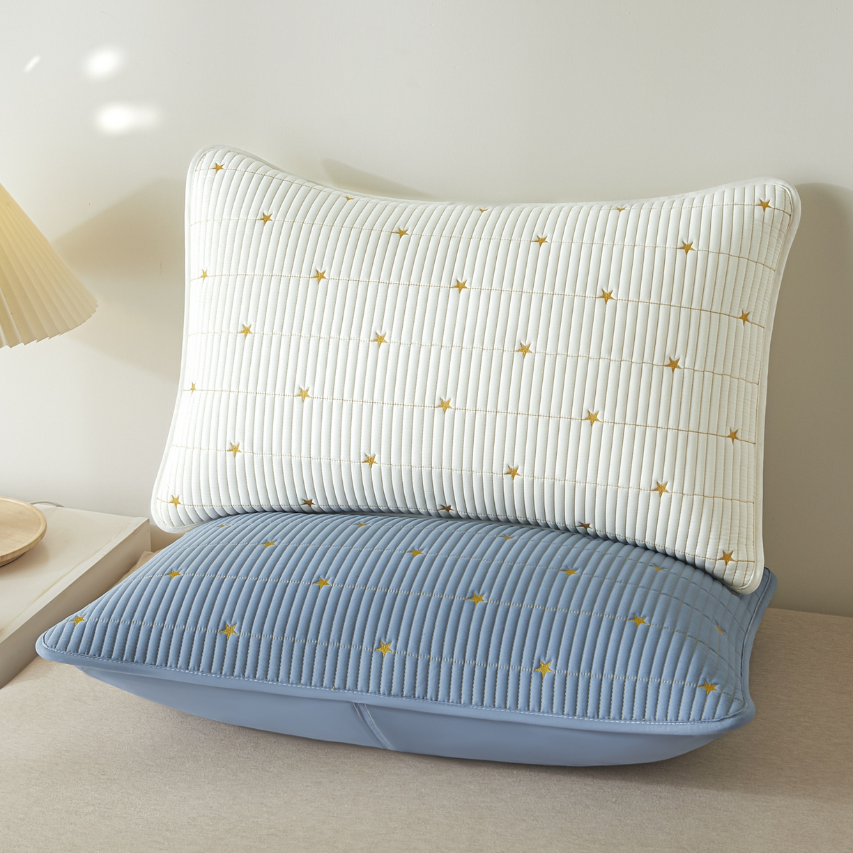 91家纺网 家纺一手货源 找家纺 芬晴家纺 2025新款防水枕套-繁星-爱心-简爱-空间 繁星-米白+蓝