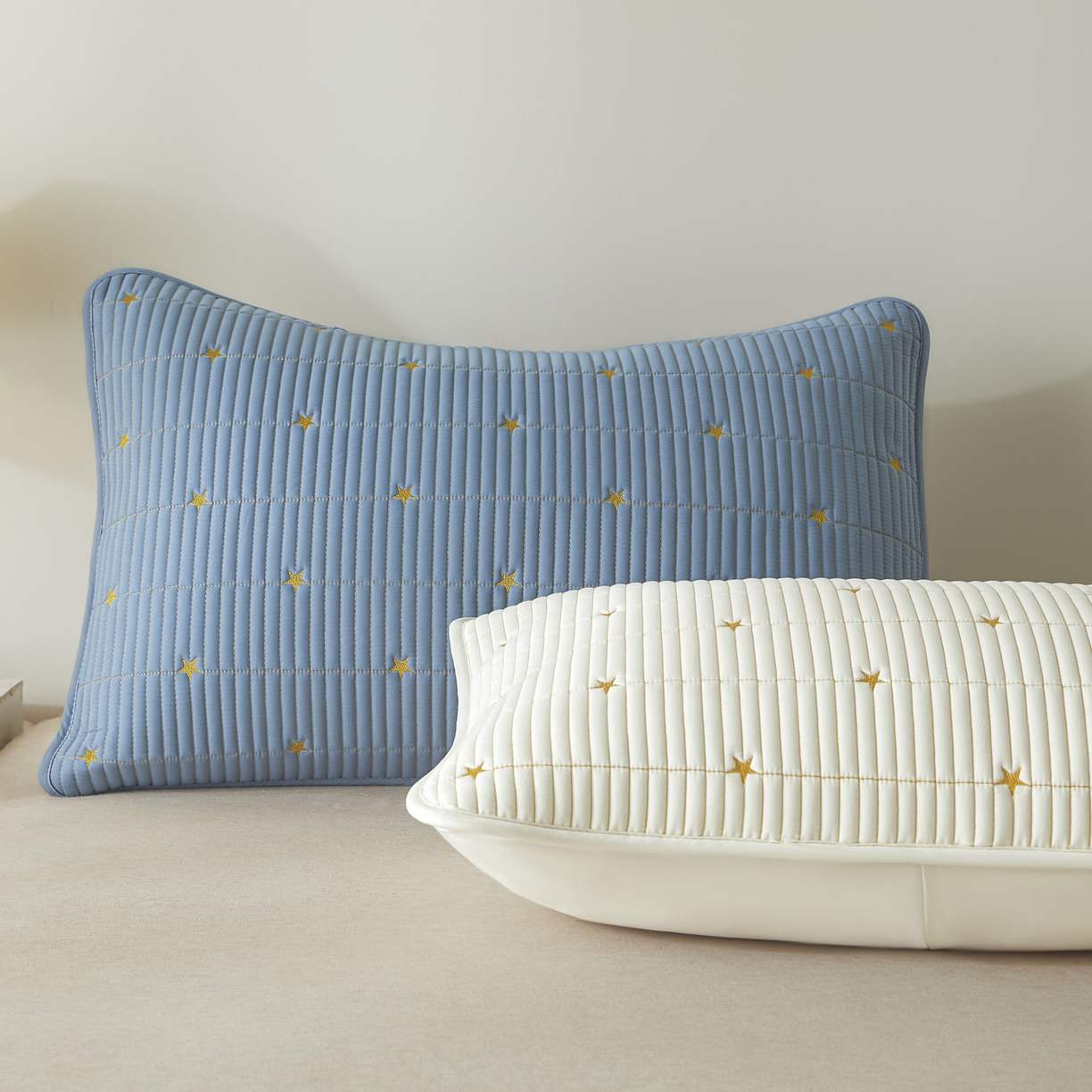 91家纺网 家纺一手货源 找家纺 芬晴家纺 2025新款防水枕套-繁星-爱心-简爱-空间 繁星-米白+蓝