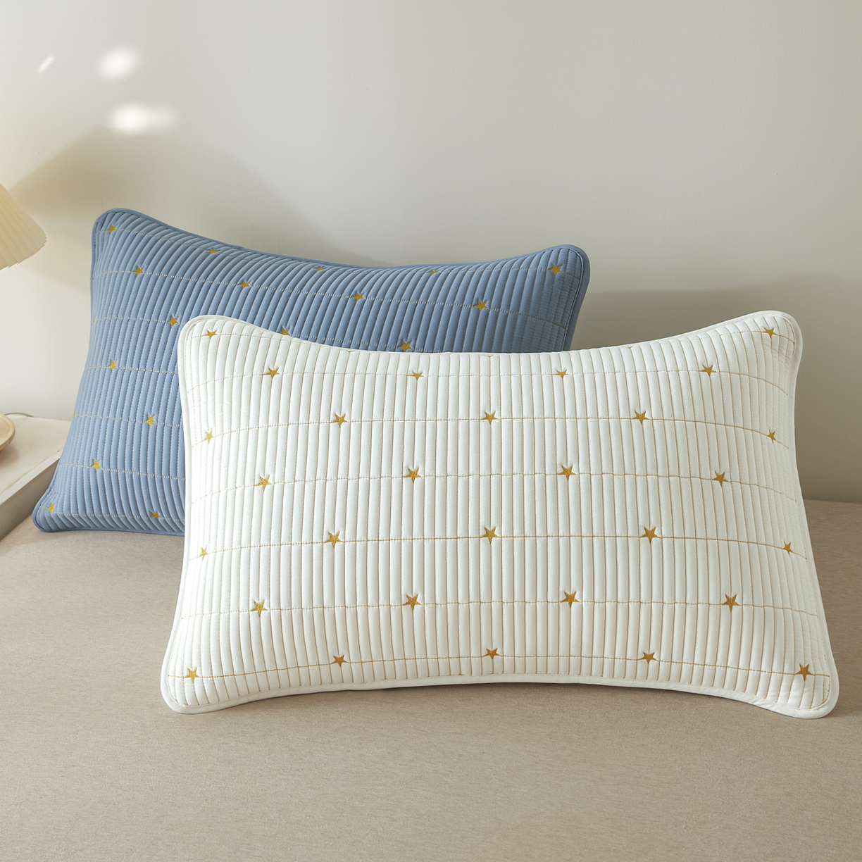 91家纺网 家纺一手货源 找家纺 芬晴家纺 2025新款防水枕套-繁星-爱心-简爱-空间 繁星-米白+蓝