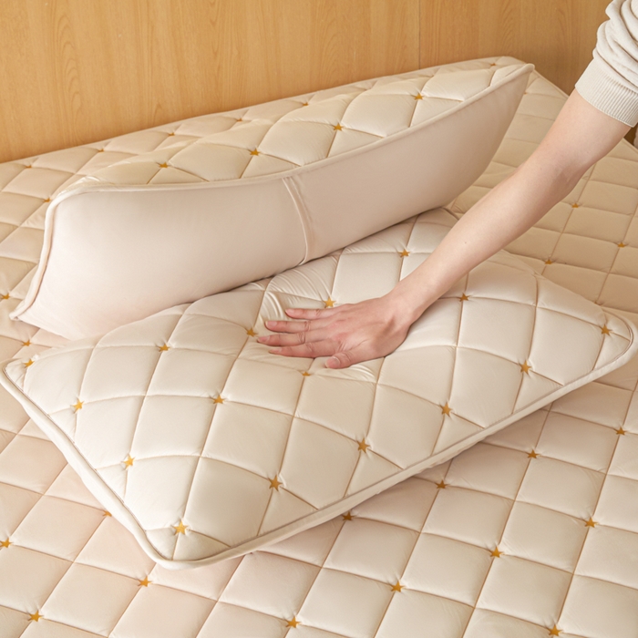 91家纺网 家纺一手货源 找家纺 芬晴家纺 2025新款防水枕套-繁星-爱心-简爱-空间 空间-卡其