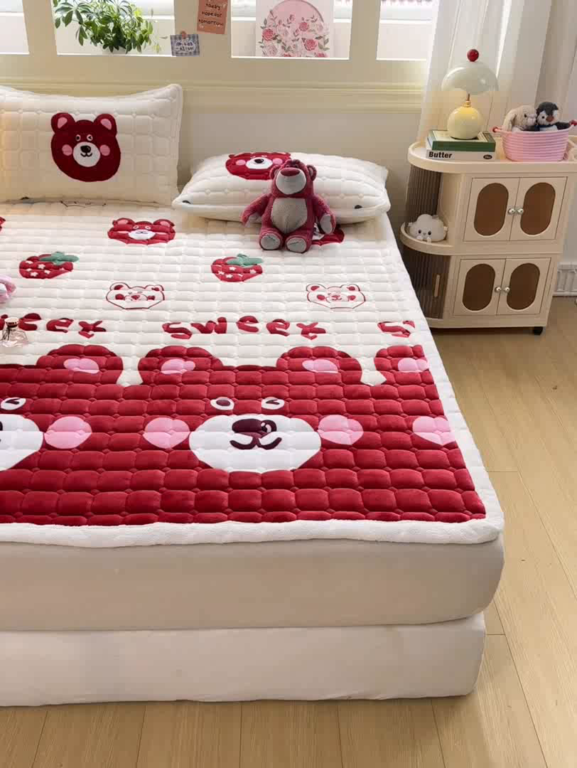 91家纺网 家纺一手货源 找家纺 优品惠 2025新款牛奶绒夹棉床护垫夹棉床褥床盖床单加厚保暖 可爱熊