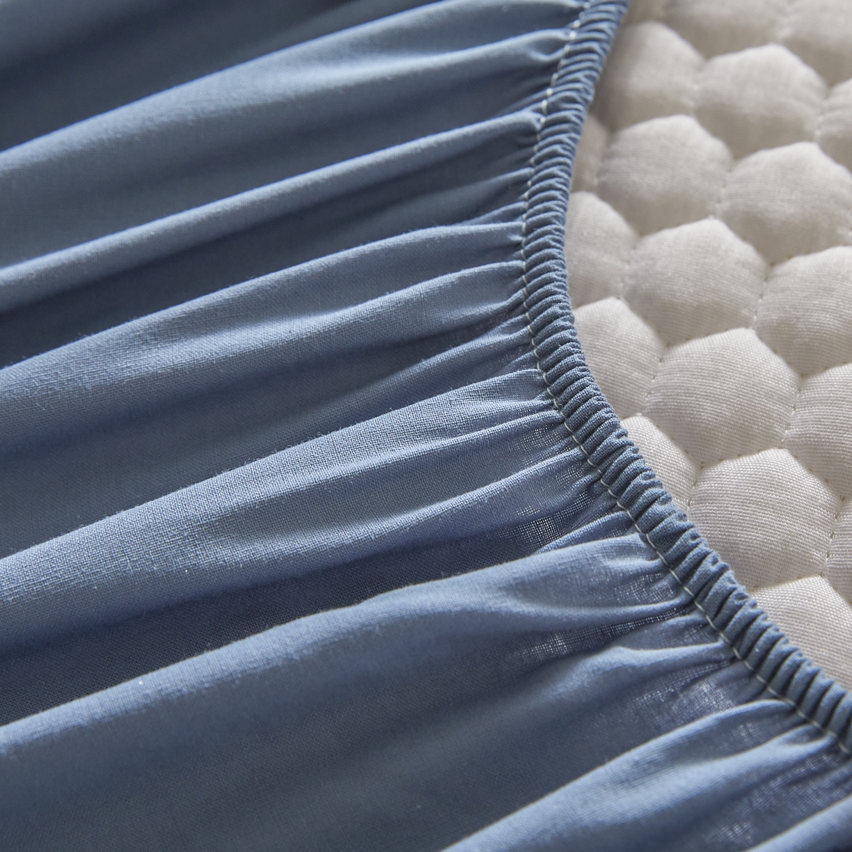 91家纺网 家纺一手货源 找家纺 芬晴家纺 2025新款A类好睡眠全棉夹棉系列床笠 好睡眠-雾蓝