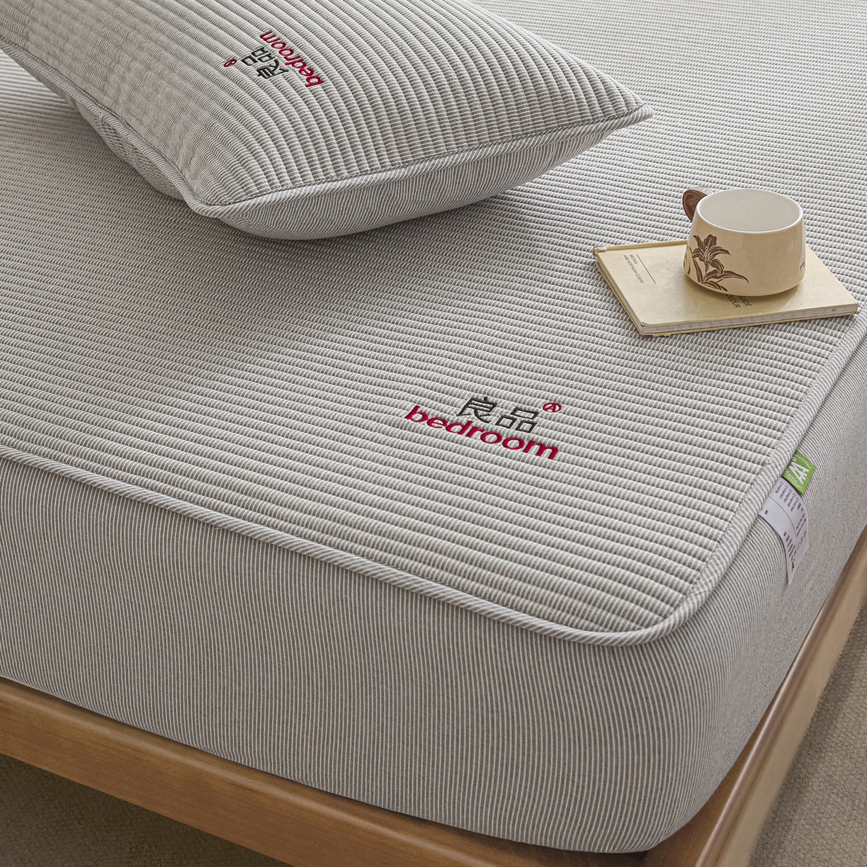 91家纺网 家纺一手货源 找家纺 芬晴家纺 2025新款全棉密条夹棉床笠良品系列 密条-灰