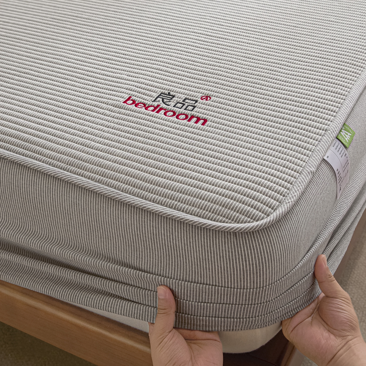 91家纺网 家纺一手货源 找家纺 芬晴家纺 2025新款全棉密条夹棉床笠良品系列 密条-灰