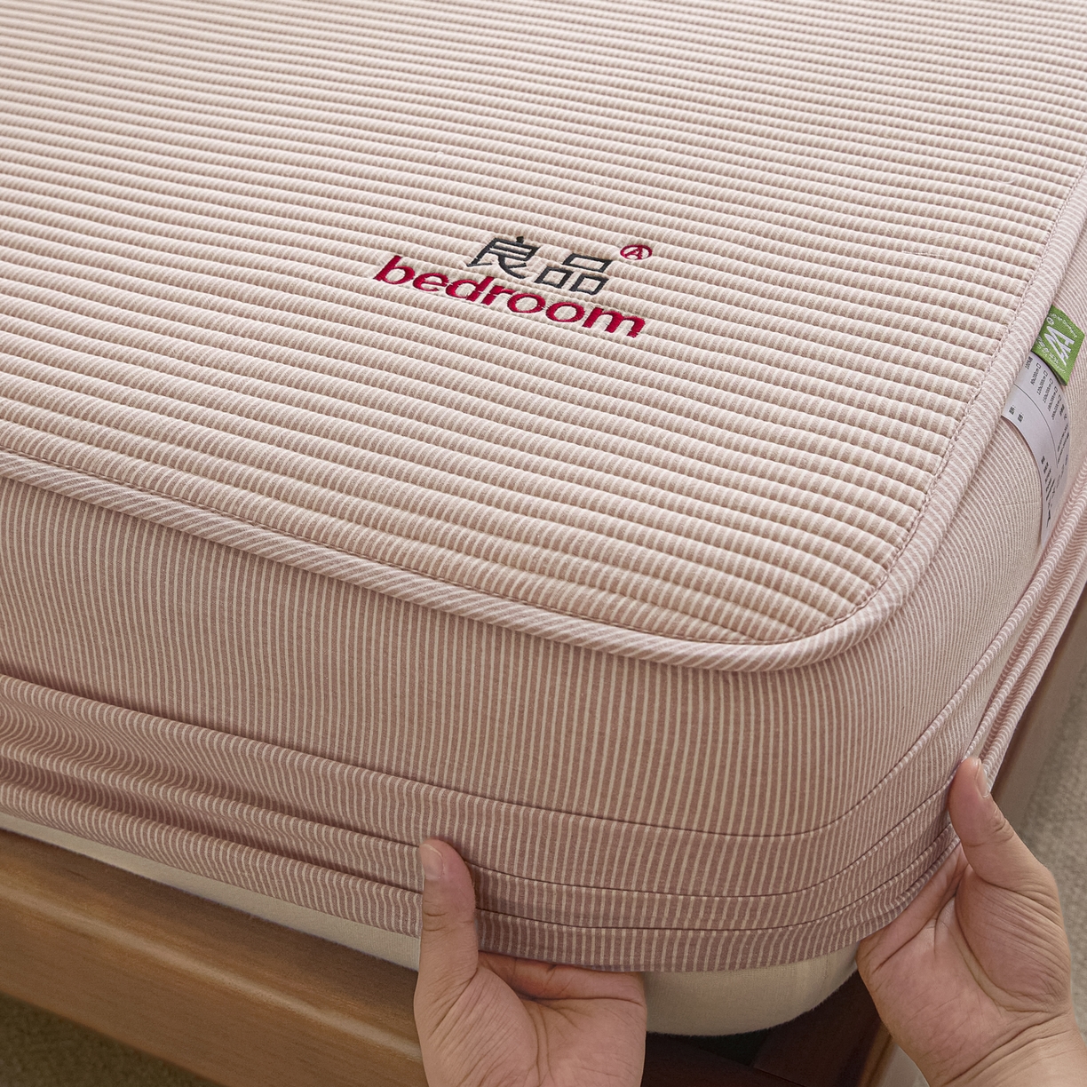 91家纺网 家纺一手货源 找家纺 芬晴家纺 2025新款全棉密条夹棉床笠良品系列 密条-豆沙