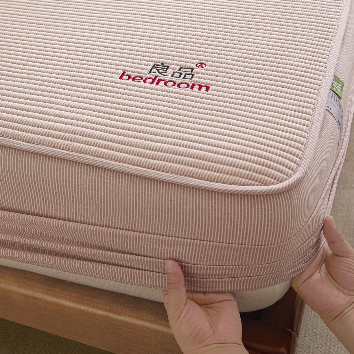 91家纺网 家纺一手货源 找家纺 芬晴家纺 2025新款全棉密条夹棉床笠良品系列 密条-豆沙