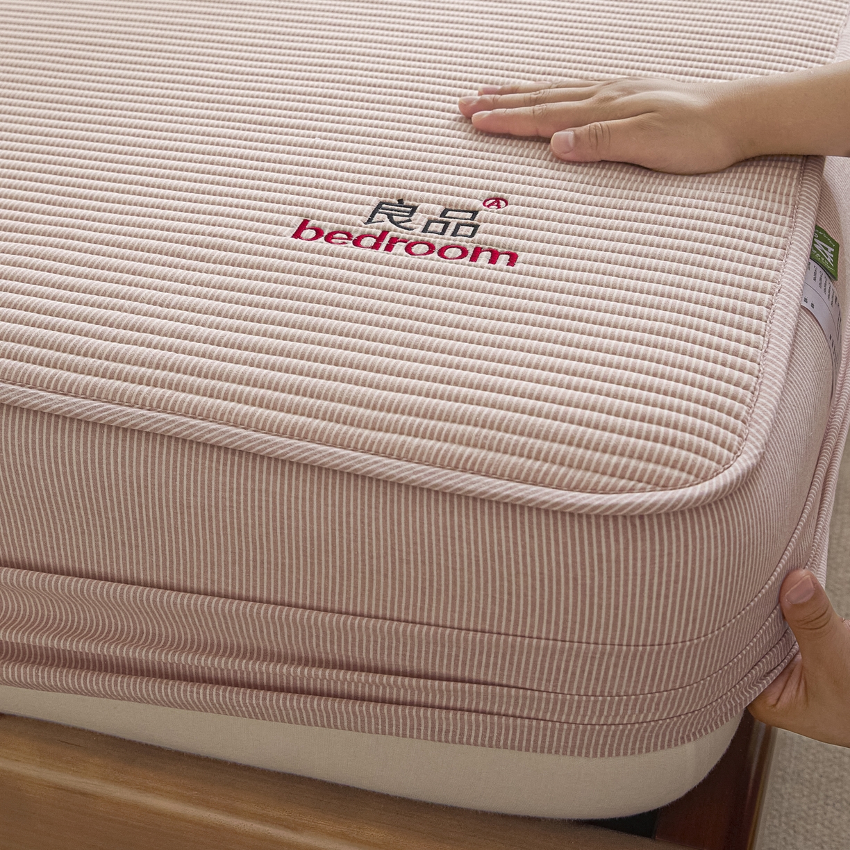 91家纺网 家纺一手货源 找家纺 芬晴家纺 2025新款全棉密条夹棉床笠良品系列 密条-豆沙