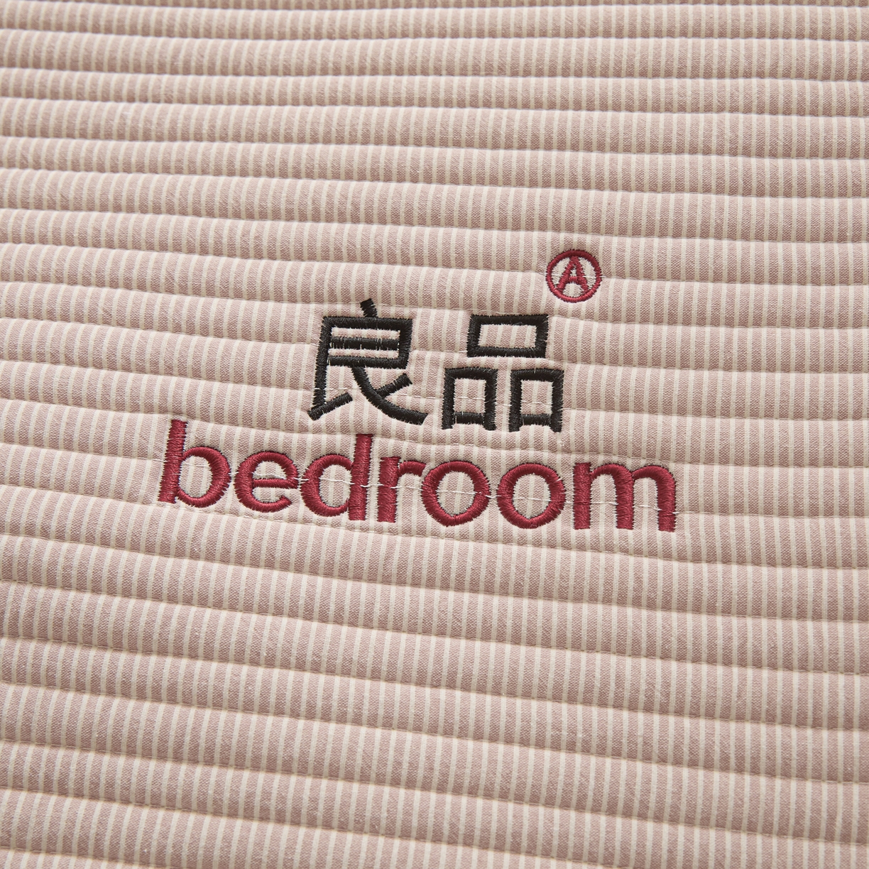 91家纺网 家纺一手货源 找家纺 芬晴家纺 2025新款全棉密条夹棉床笠良品系列 密条-豆沙