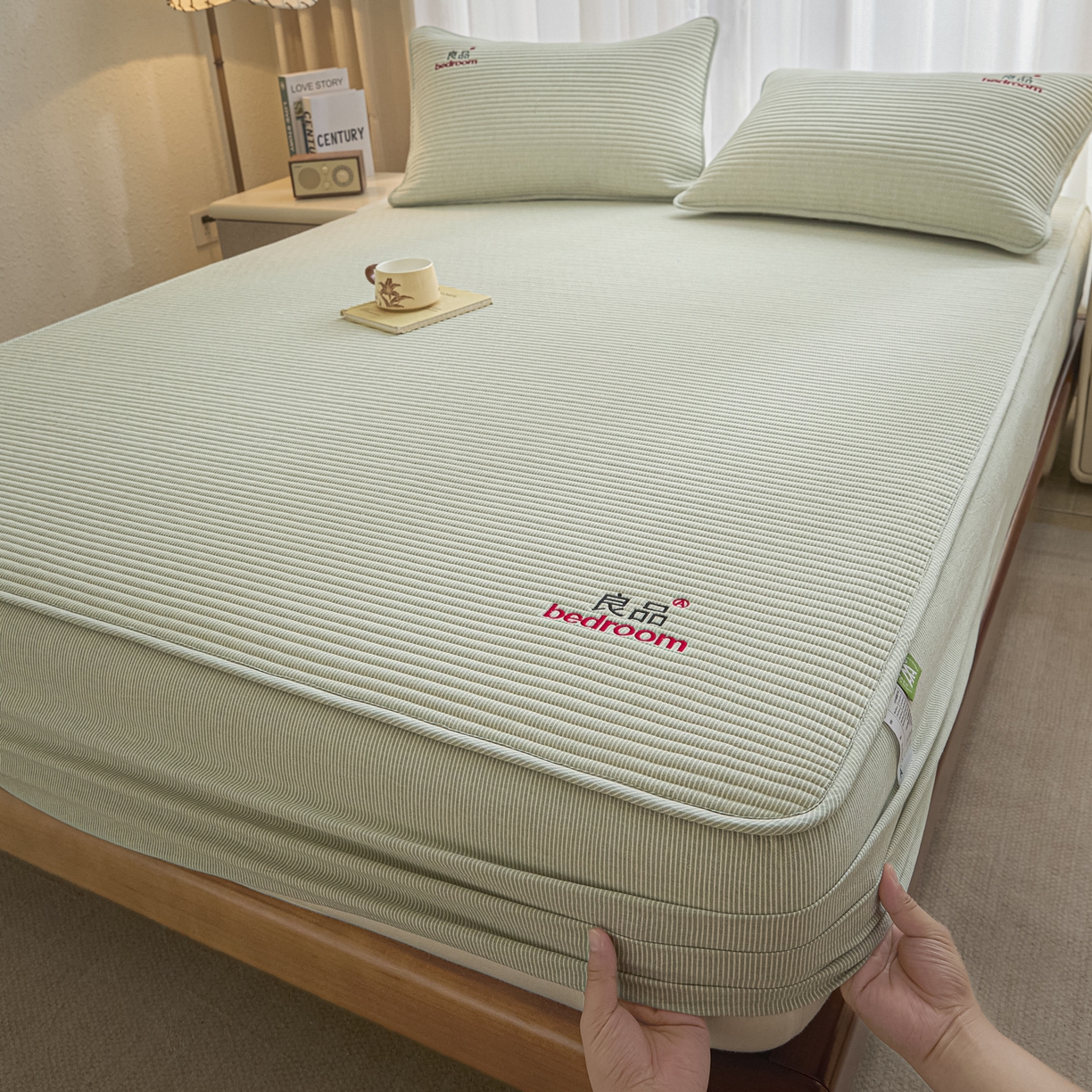 91家纺网 家纺一手货源 找家纺 芬晴家纺 2025新款全棉密条夹棉床笠良品系列 密条-果绿