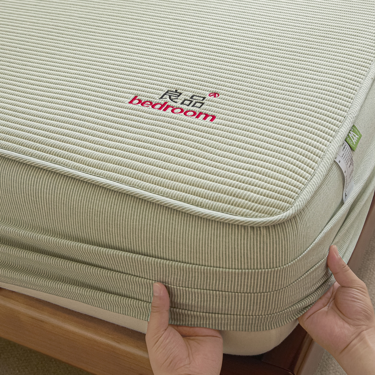 91家纺网 家纺一手货源 找家纺 芬晴家纺 2025新款全棉密条夹棉床笠良品系列 密条-果绿