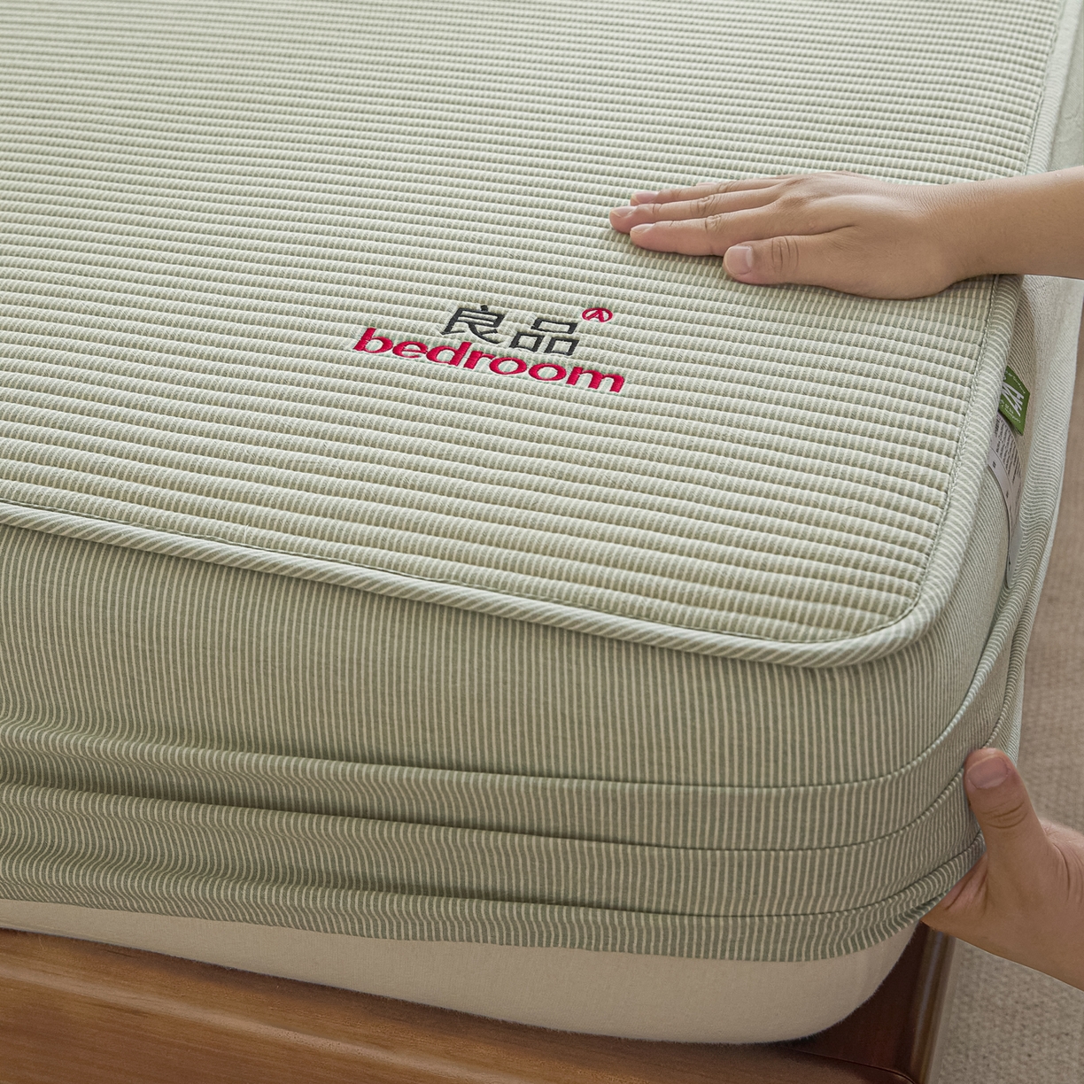 91家纺网 家纺一手货源 找家纺 芬晴家纺 2025新款全棉密条夹棉床笠良品系列 密条-果绿