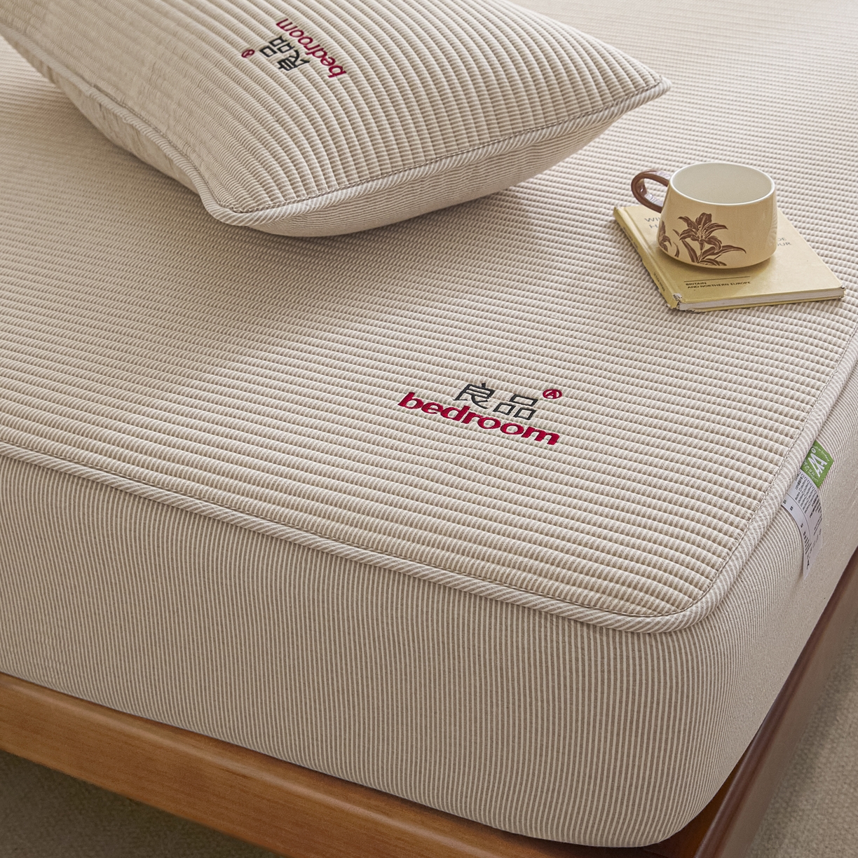 91家纺网 家纺一手货源 找家纺 芬晴家纺 2025新款全棉密条夹棉床笠良品系列 密条-咖