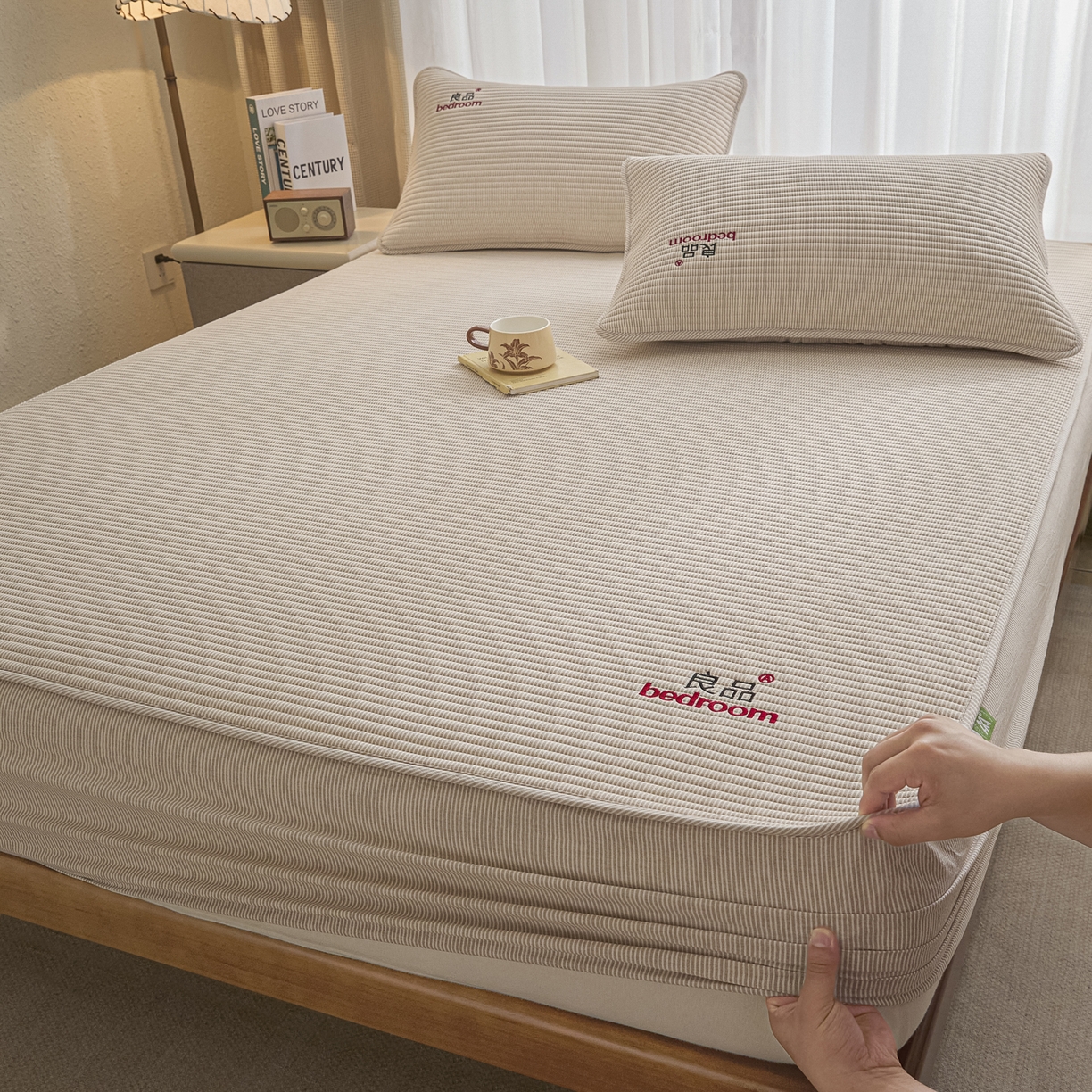 91家纺网 家纺一手货源 找家纺 芬晴家纺 2025新款全棉密条夹棉床笠良品系列 密条-咖