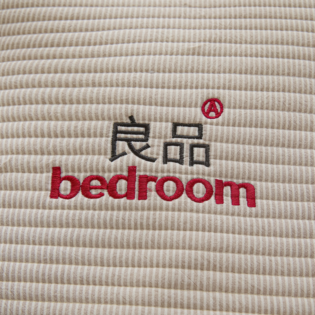 91家纺网 家纺一手货源 找家纺 芬晴家纺 2025新款全棉密条夹棉床笠良品系列 密条-咖