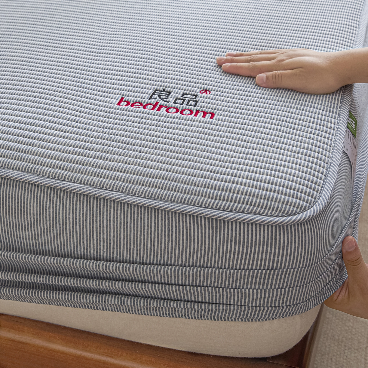 91家纺网 家纺一手货源 找家纺 芬晴家纺 2025新款全棉密条夹棉床笠良品系列 密条-牛仔蓝