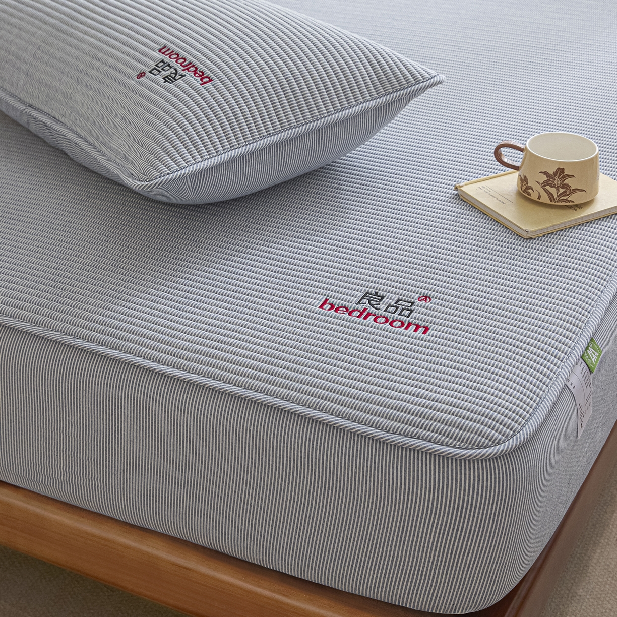 91家纺网 家纺一手货源 找家纺 芬晴家纺 2025新款全棉密条夹棉床笠良品系列 密条-牛仔蓝