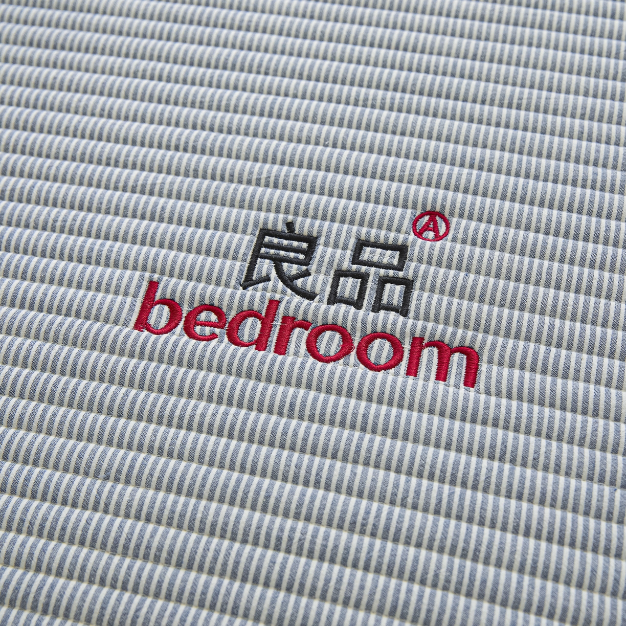 91家纺网 家纺一手货源 找家纺 芬晴家纺 2025新款全棉密条夹棉床笠良品系列 密条-牛仔蓝