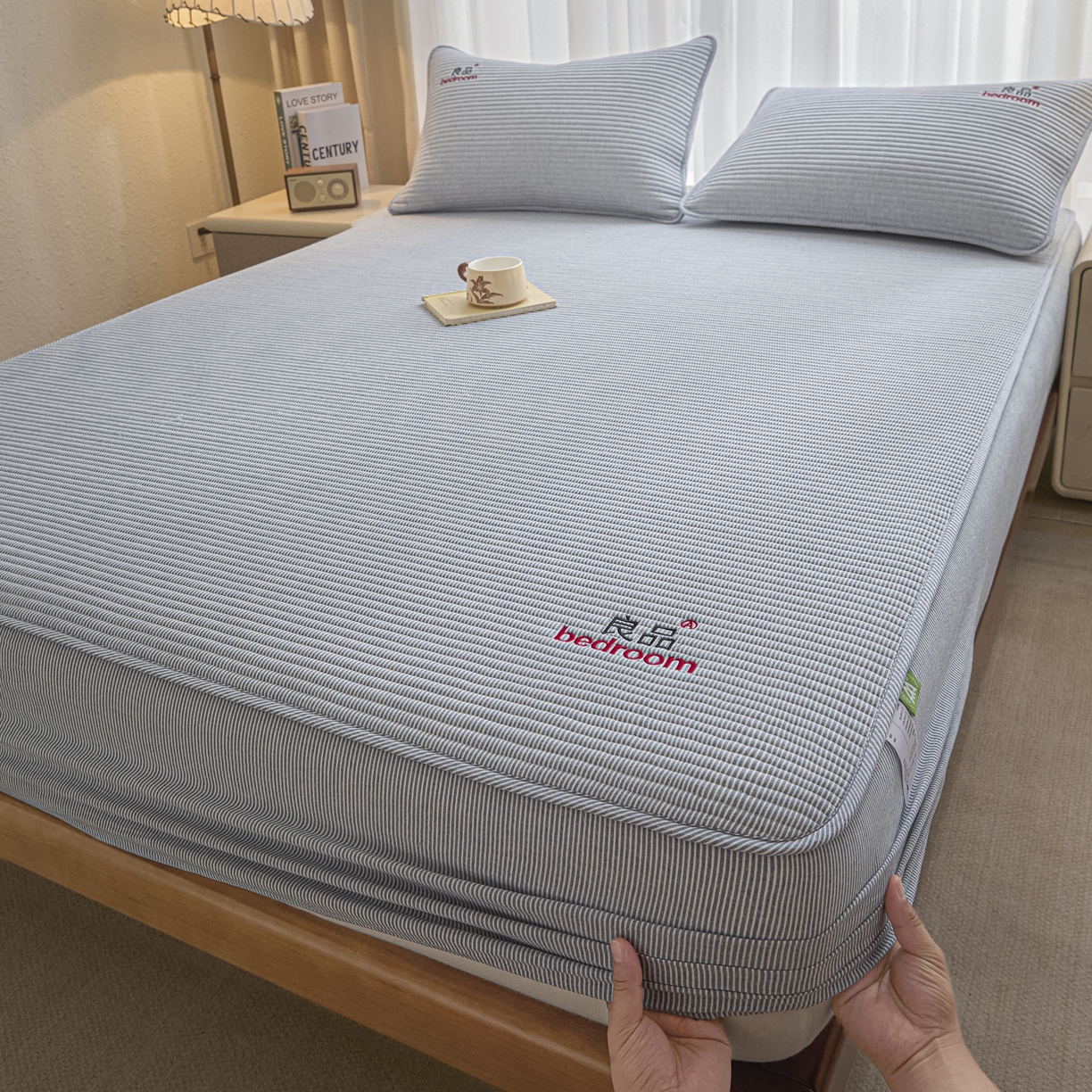 91家纺网 家纺一手货源 找家纺 芬晴家纺 2025新款全棉密条夹棉床笠良品系列 密条-牛仔蓝