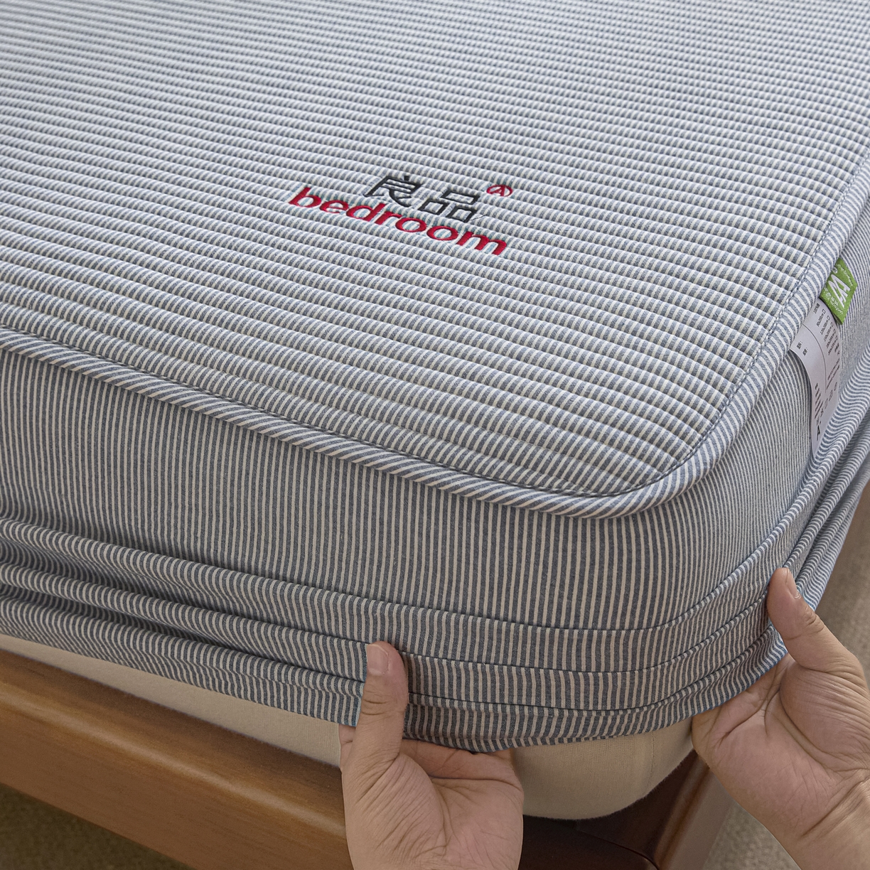 91家纺网 家纺一手货源 找家纺 芬晴家纺 2025新款全棉密条夹棉床笠良品系列 密条-牛仔蓝