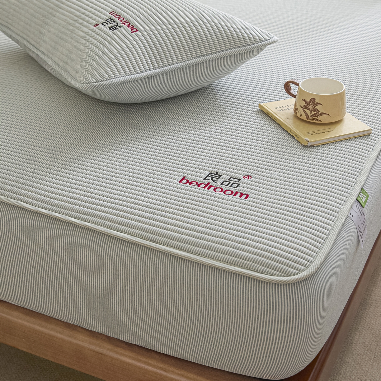 91家纺网 家纺一手货源 找家纺 芬晴家纺 2025新款全棉密条夹棉床笠良品系列 密条-雾霾蓝