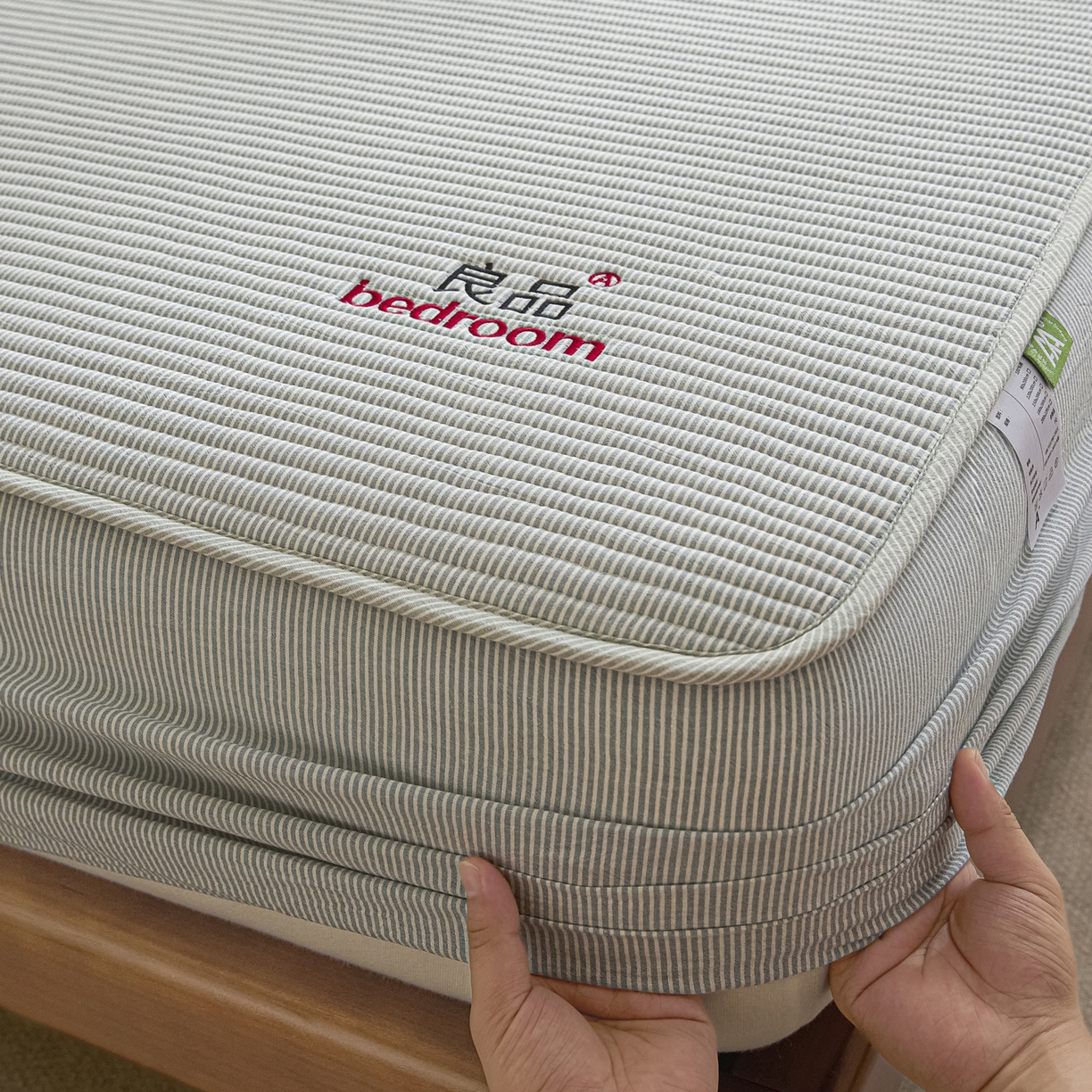 91家纺网 家纺一手货源 找家纺 芬晴家纺 2025新款全棉密条夹棉床笠良品系列 密条-雾霾蓝