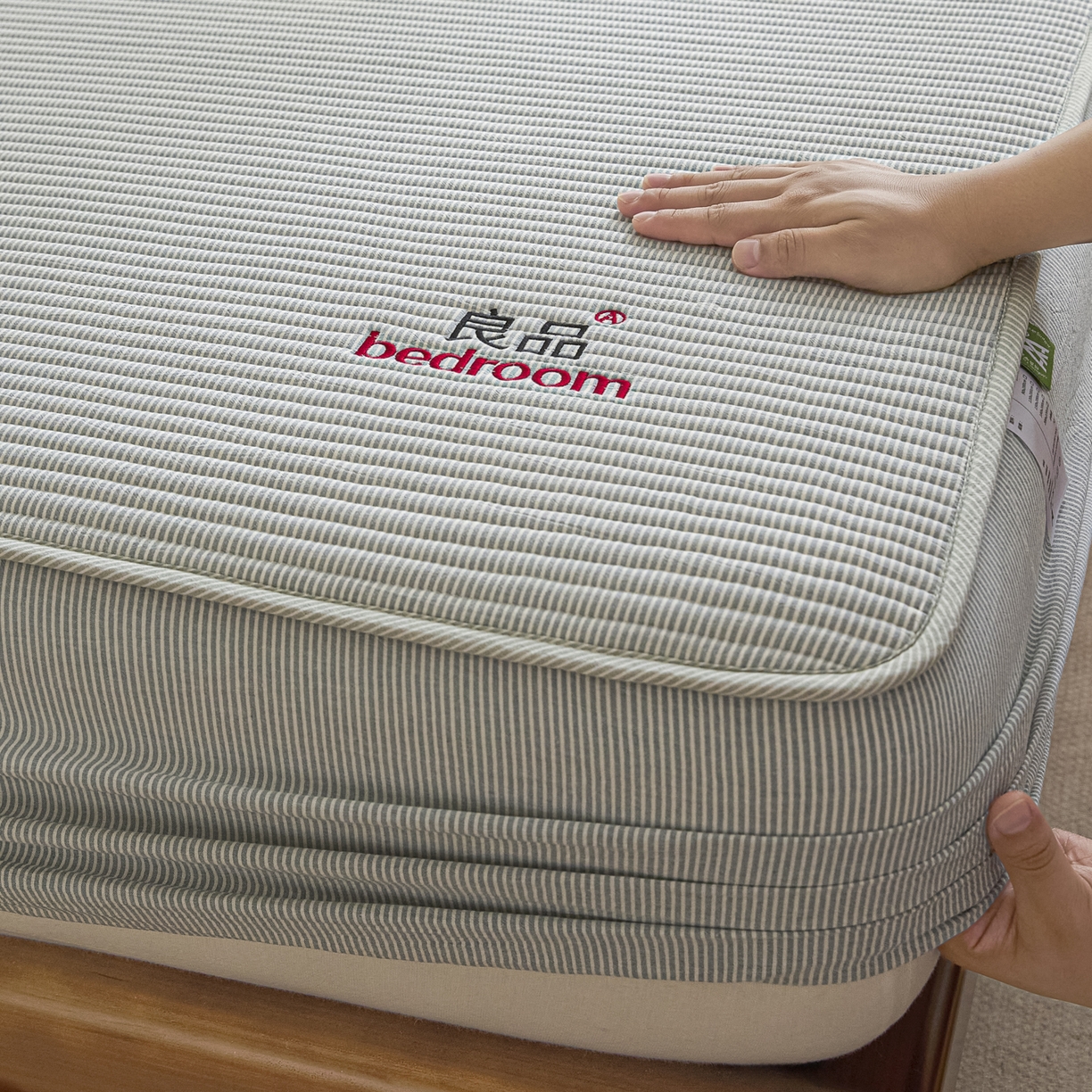 91家纺网 家纺一手货源 找家纺 芬晴家纺 2025新款全棉密条夹棉床笠良品系列 密条-雾霾蓝