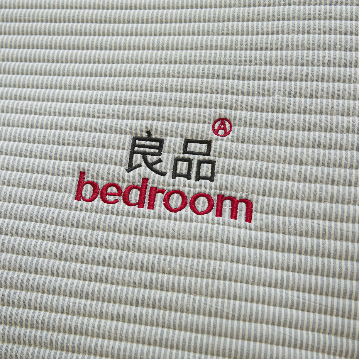 91家纺网 家纺一手货源 找家纺 芬晴家纺 2025新款全棉密条夹棉床笠良品系列 密条-雾霾蓝