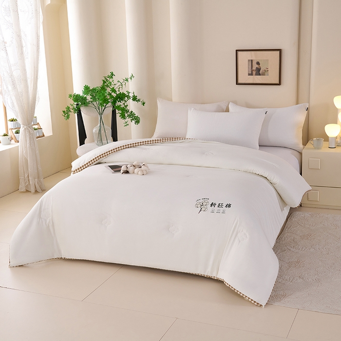 91家纺网 家纺一手货源 找家纺 （总）爱诗诺家纺 2025新款无印风棋盘格立体新疆棉花被被子被芯