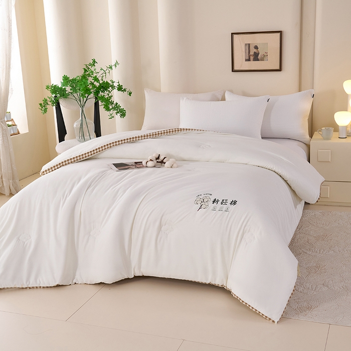 91家纺网 家纺一手货源 找家纺 爱诗诺家纺 2025新款无印风棋盘格立体新疆棉花被被子被芯 棋盘格-本白