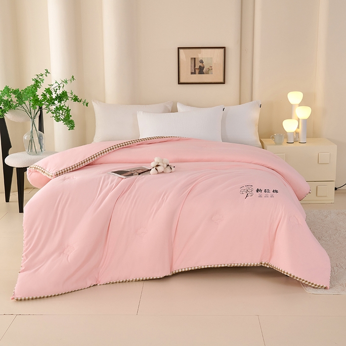 91家纺网 家纺一手货源 找家纺 爱诗诺家纺 2025新款无印风棋盘格立体新疆棉花被被子被芯 棋盘格-樱花粉