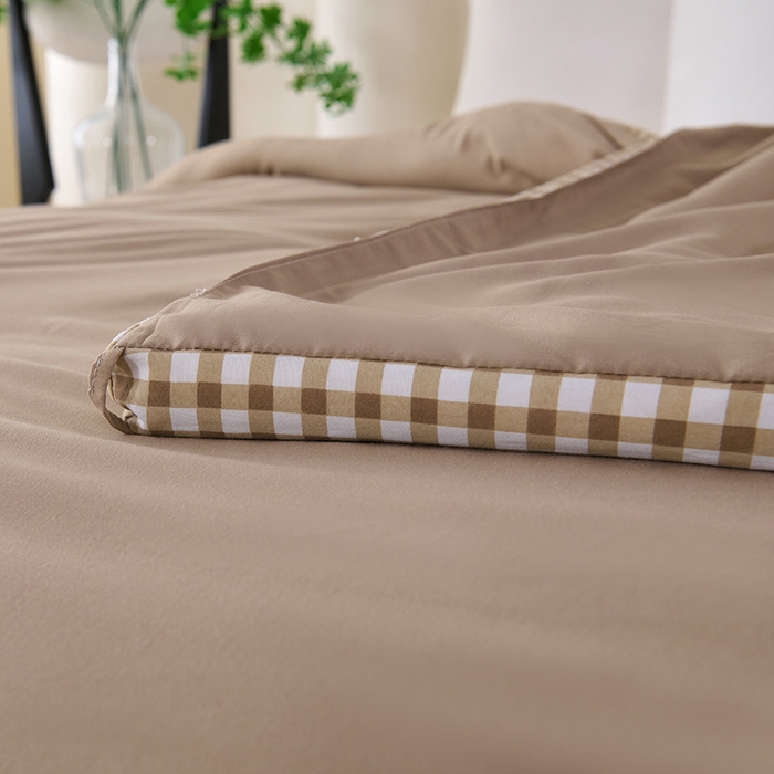 91家纺网 家纺一手货源 找家纺 爱诗诺家纺 2025新款无印风棋盘格立体新疆棉花被被子被芯 棋盘格-米驼