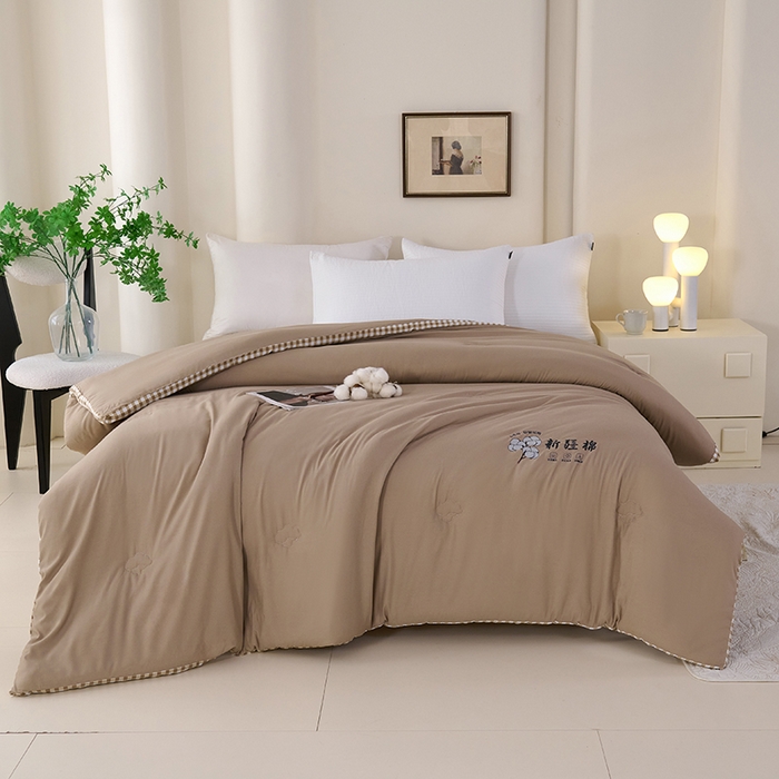 91家纺网 家纺一手货源 找家纺 爱诗诺家纺 2025新款无印风棋盘格立体新疆棉花被被子被芯 棋盘格-米驼