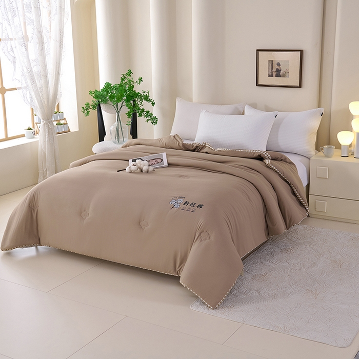 91家纺网 家纺一手货源 找家纺 爱诗诺家纺 2025新款无印风棋盘格立体新疆棉花被被子被芯 棋盘格-米驼