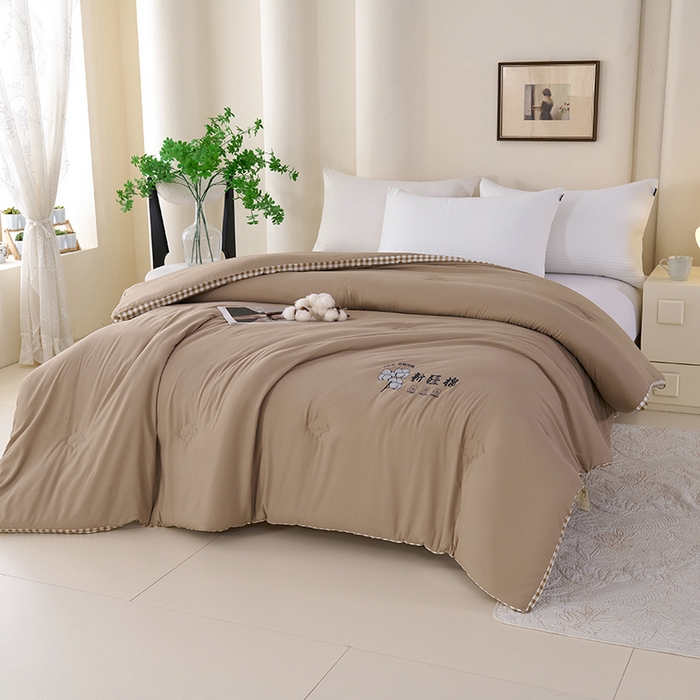 91家纺网 家纺一手货源 找家纺 爱诗诺家纺 2025新款无印风棋盘格立体新疆棉花被被子被芯 棋盘格-米驼