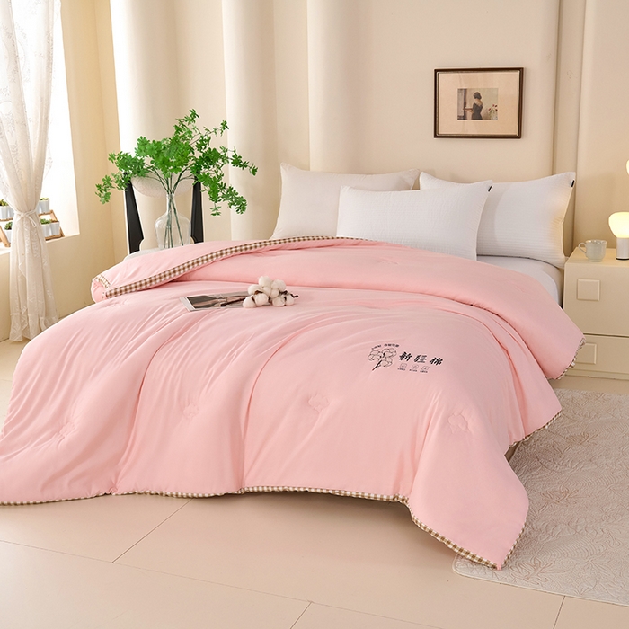 91家纺网 家纺一手货源 找家纺 爱诗诺家纺 2025新款无印风棋盘格立体新疆棉花被被子被芯 棋盘格-樱花粉