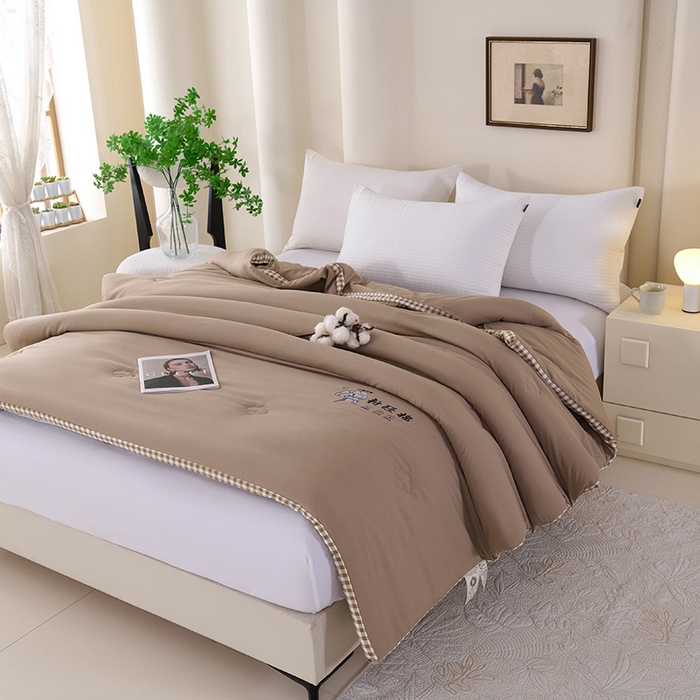 91家纺网 家纺一手货源 找家纺 爱诗诺家纺 2025新款无印风棋盘格立体新疆棉花被被子被芯 棋盘格-米驼